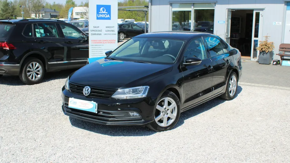 VOLKSWAGEN Jetta -