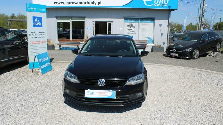VOLKSWAGEN Jetta -