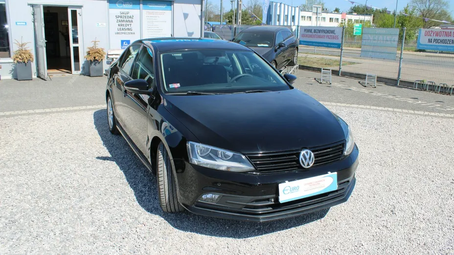 VOLKSWAGEN Jetta -