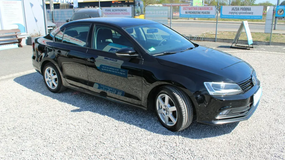 VOLKSWAGEN Jetta -