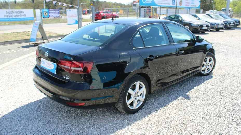VOLKSWAGEN Jetta -