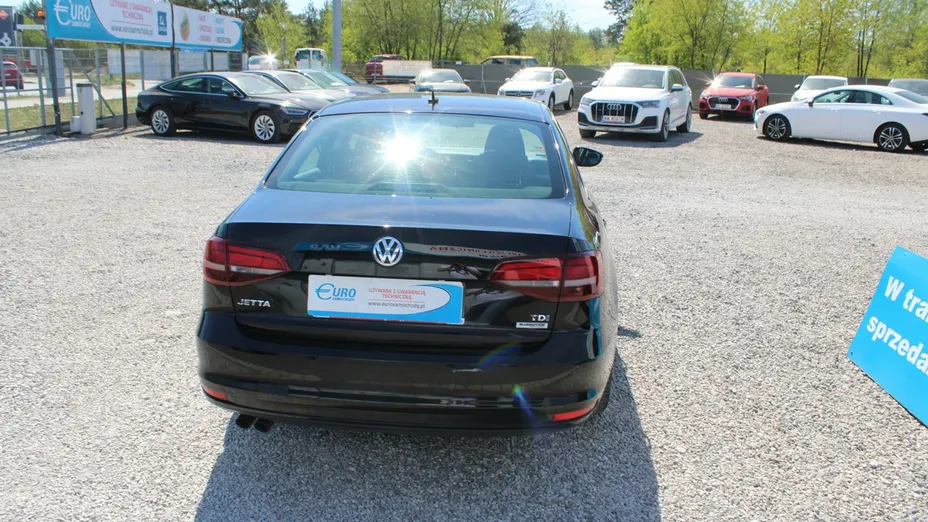 VOLKSWAGEN Jetta -