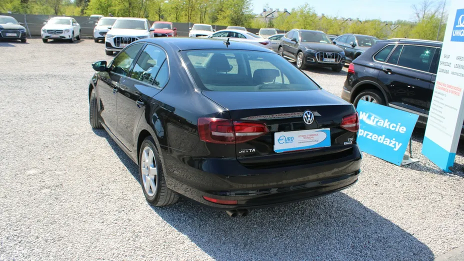 VOLKSWAGEN Jetta -