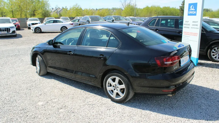 VOLKSWAGEN Jetta -