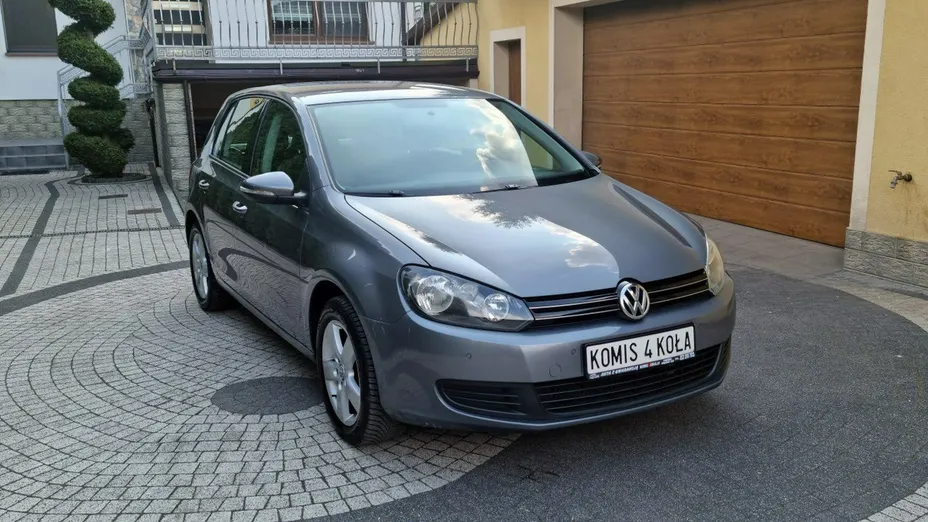 VOLKSWAGEN Golf -