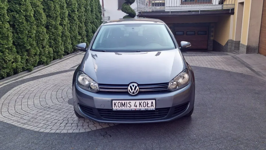 VOLKSWAGEN Golf -