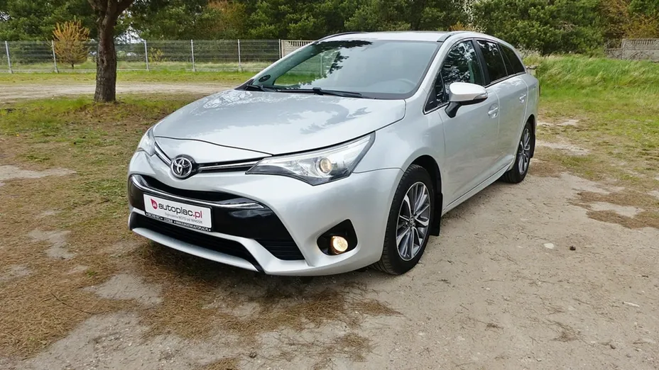 TOYOTA Avensis -