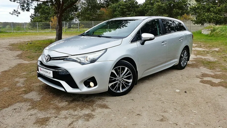 TOYOTA Avensis -