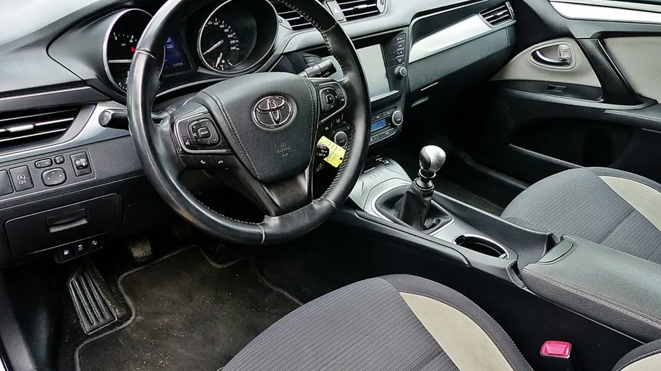 TOYOTA Avensis -