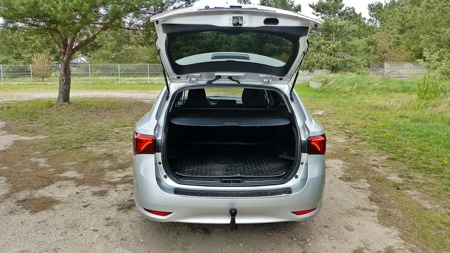 TOYOTA Avensis -