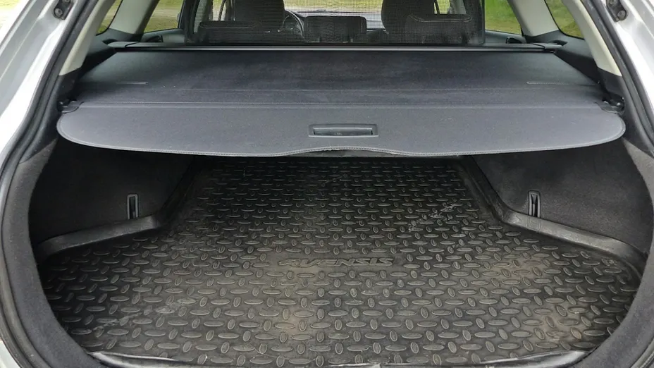 TOYOTA Avensis -