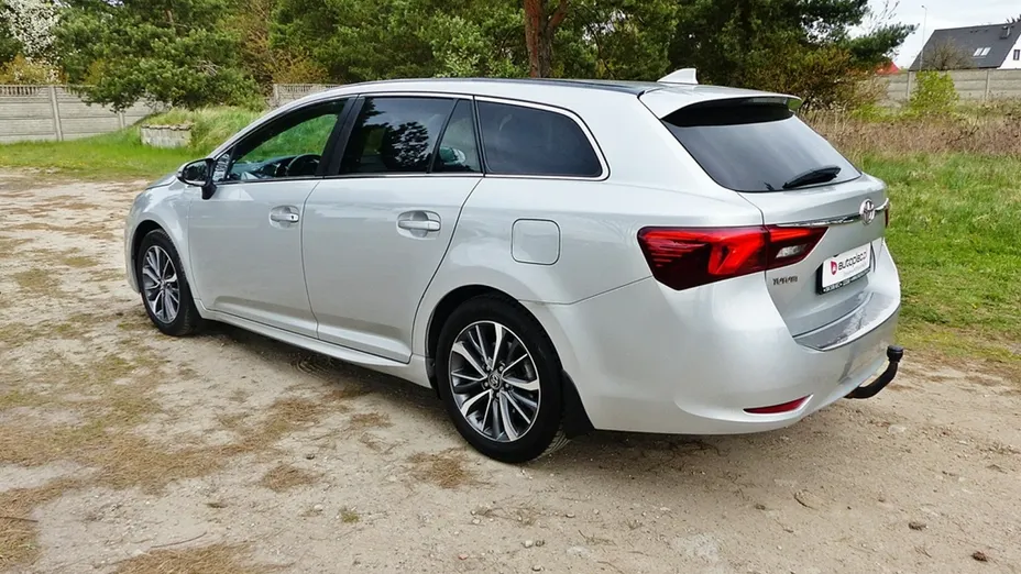 TOYOTA Avensis -