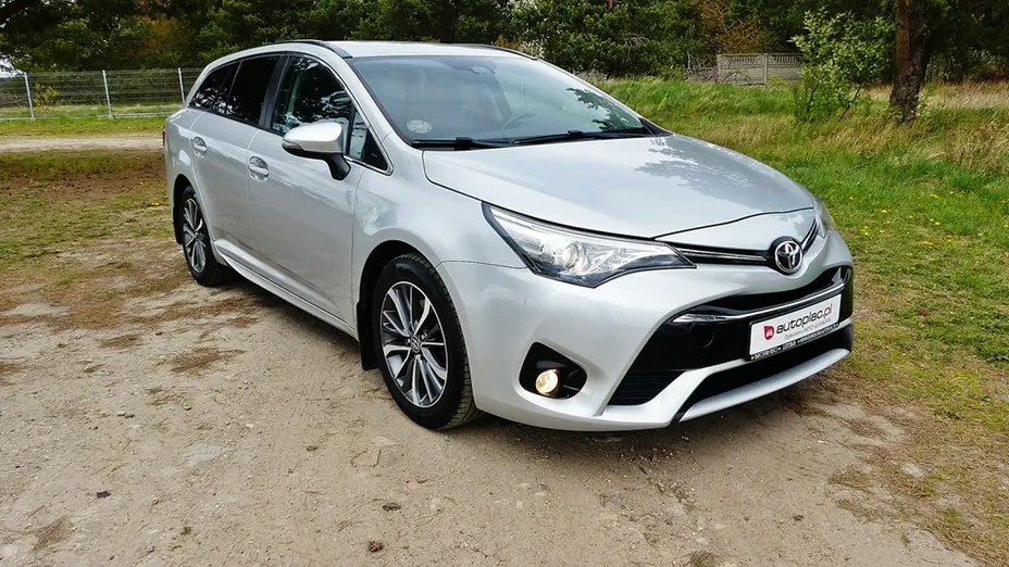 TOYOTA Avensis -