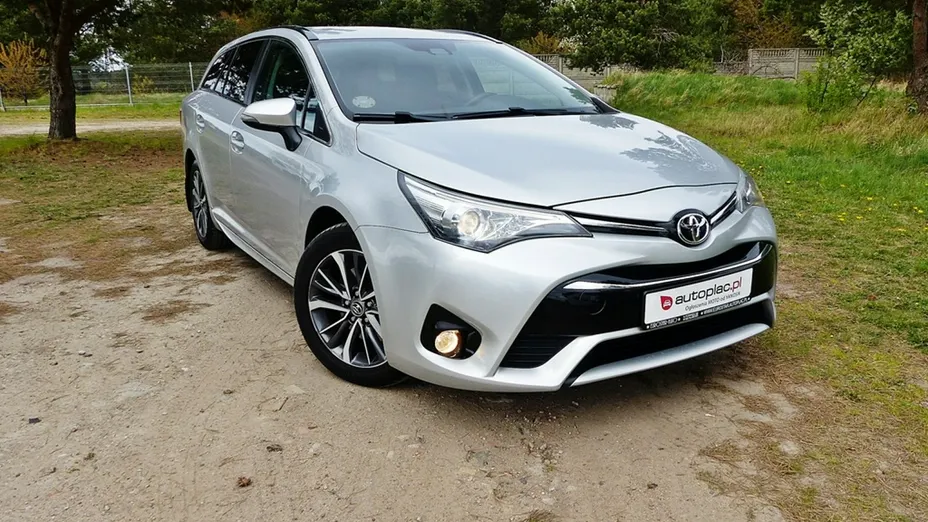 TOYOTA Avensis -