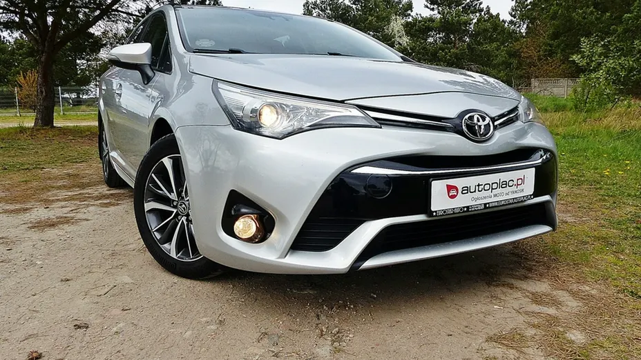 TOYOTA Avensis -