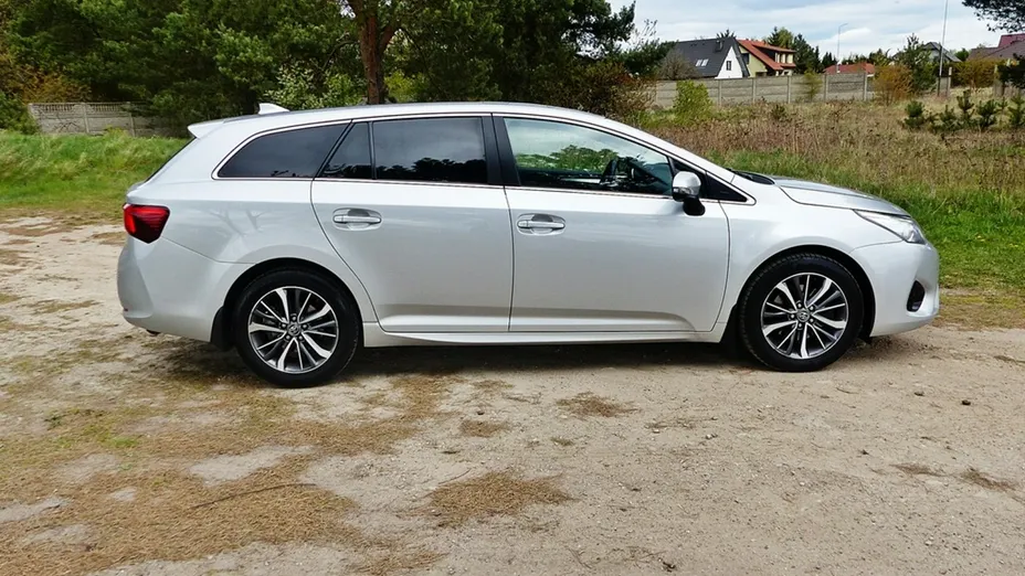 TOYOTA Avensis -