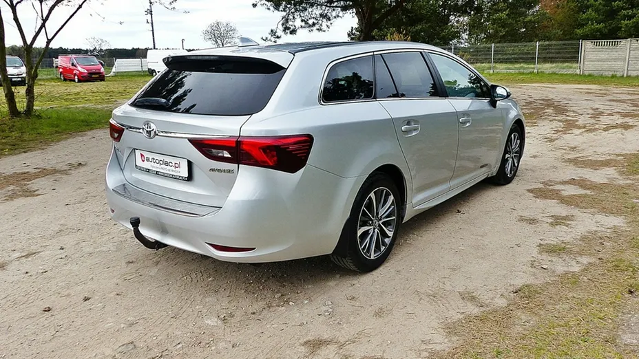 TOYOTA Avensis -