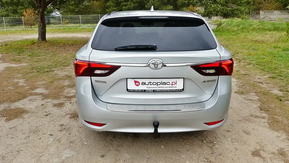 TOYOTA Avensis -