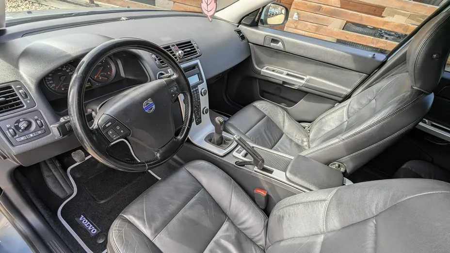 VOLVO V50 -
