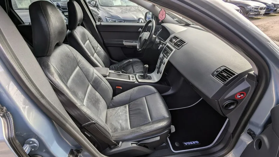 VOLVO V50 -