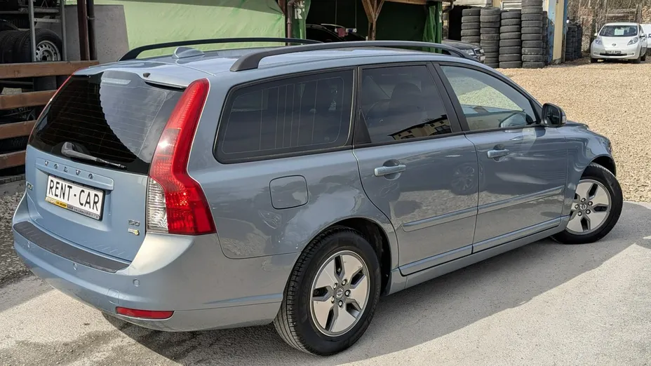 VOLVO V50 -