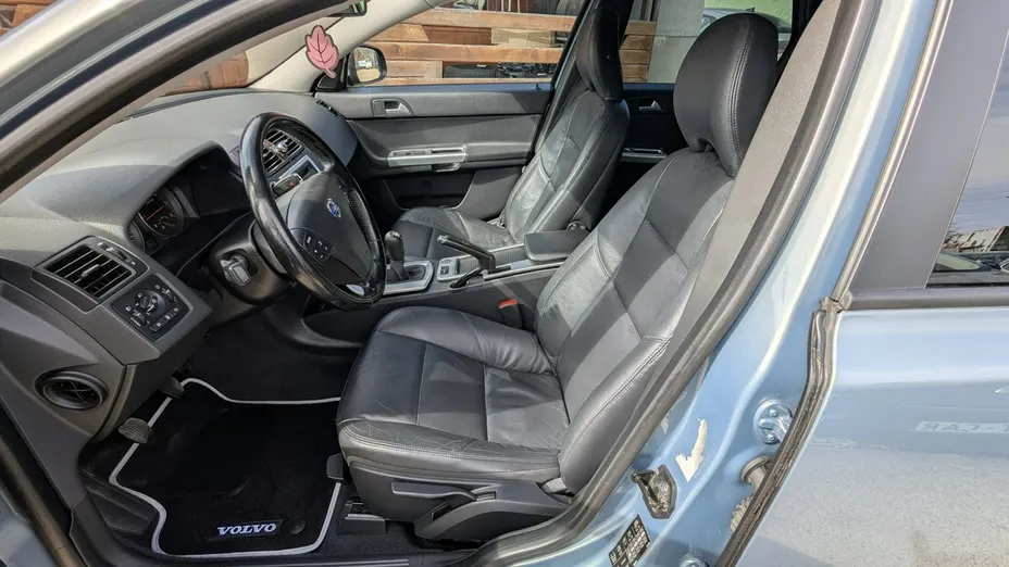 VOLVO V50 -