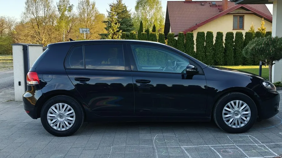 VOLKSWAGEN Golf -