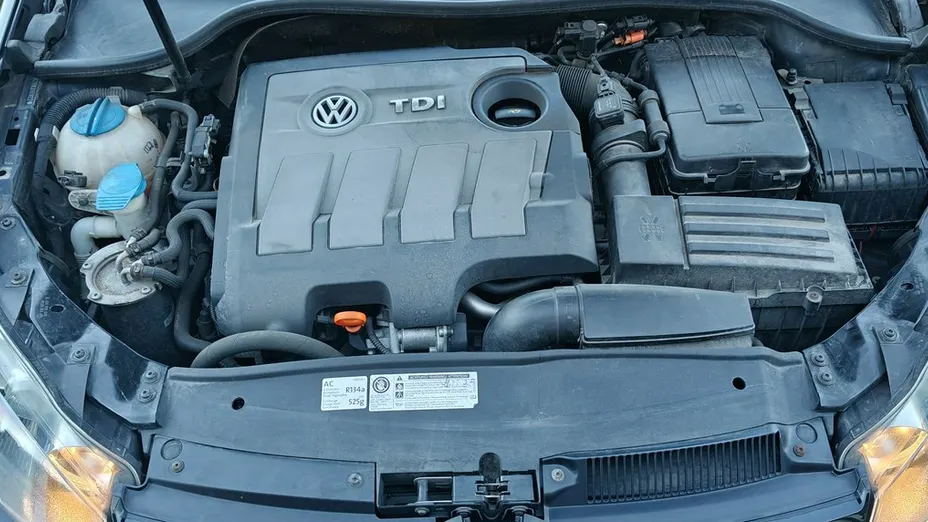 VOLKSWAGEN Golf -