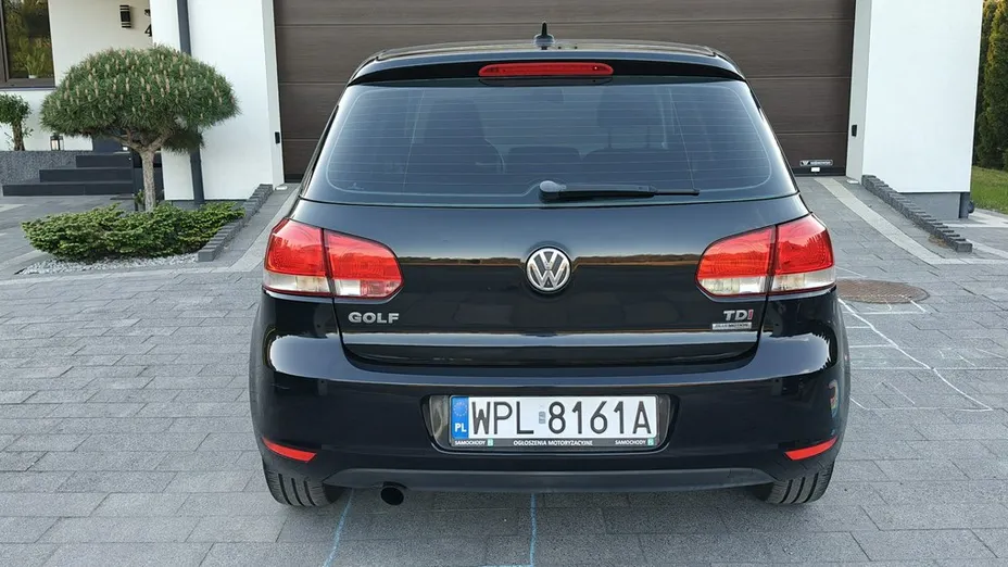 VOLKSWAGEN Golf -