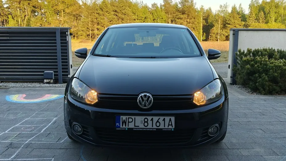 VOLKSWAGEN Golf -