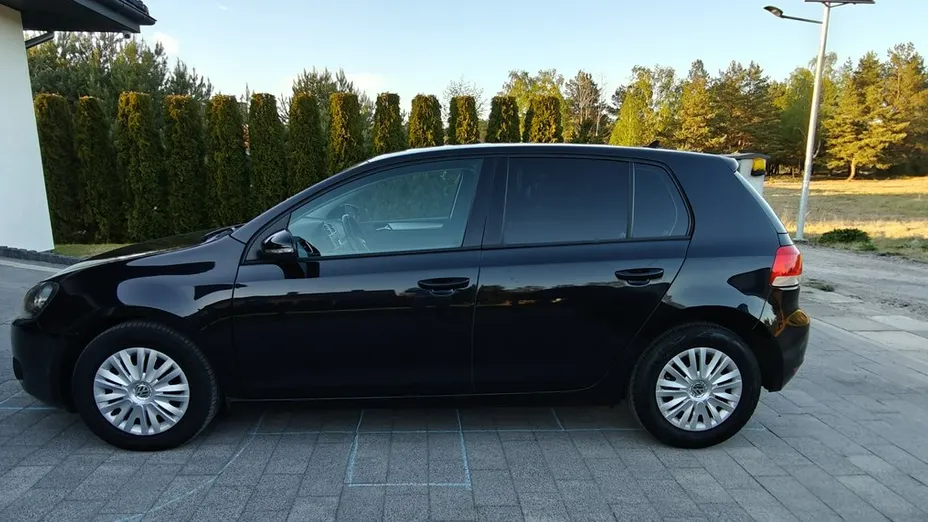 VOLKSWAGEN Golf -