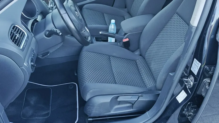 VOLKSWAGEN Golf -