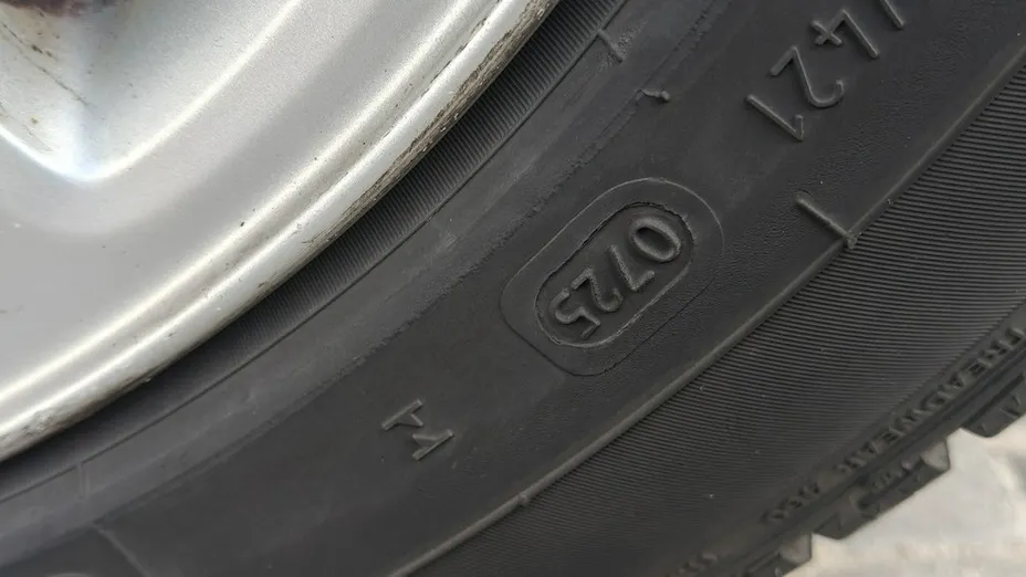 VOLVO V50 -