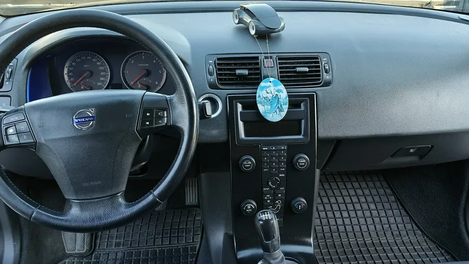 VOLVO V50 -