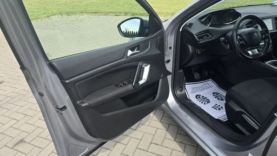 PEUGEOT 308 -