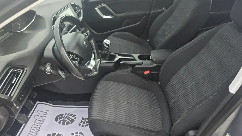 PEUGEOT 308 -