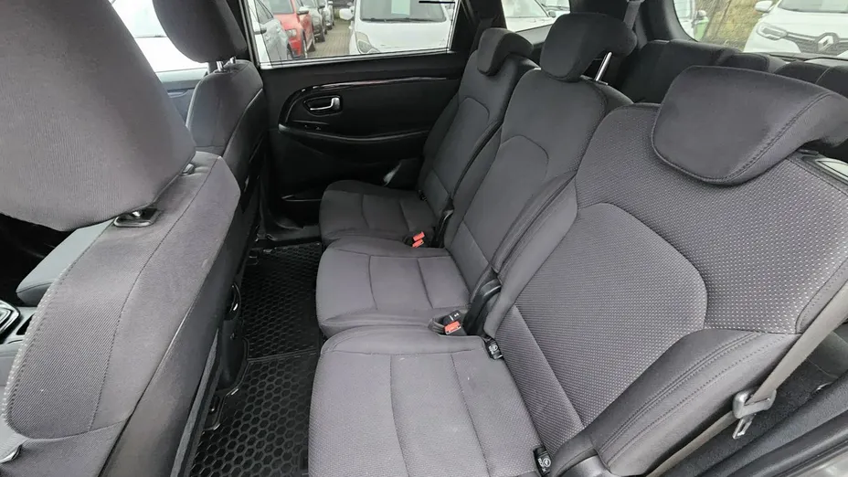 KIA Carens -