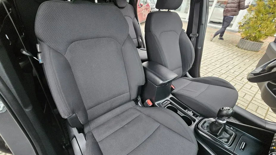 KIA Carens -