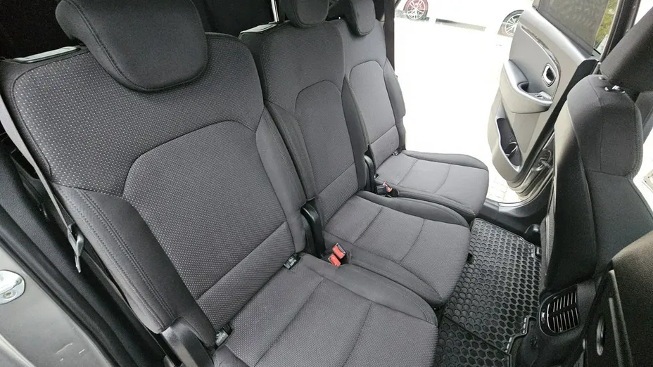 KIA Carens -