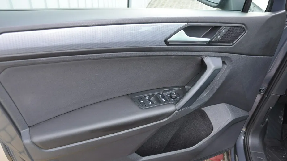 VOLKSWAGEN Tiguan -