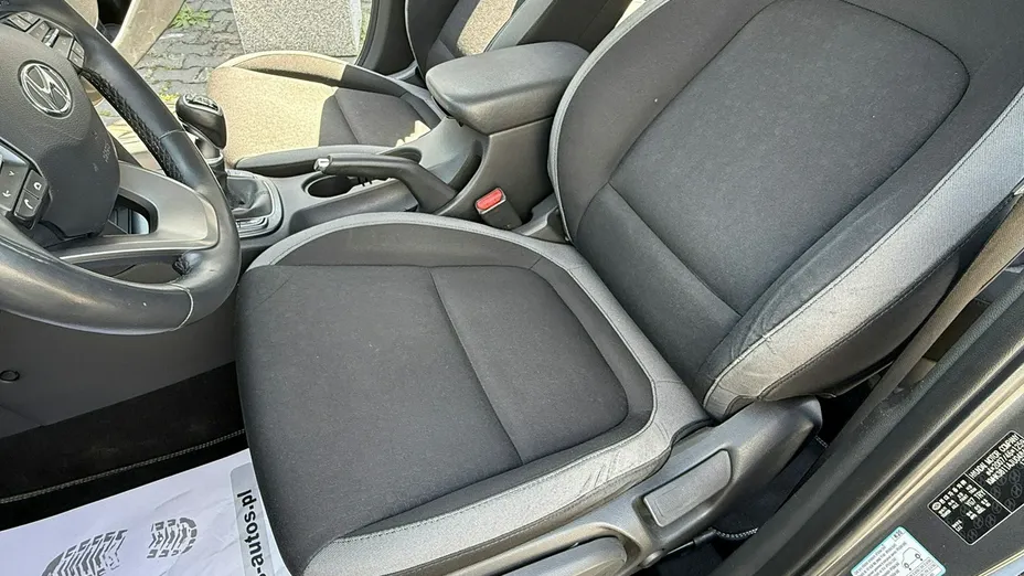 HYUNDAI Kona -