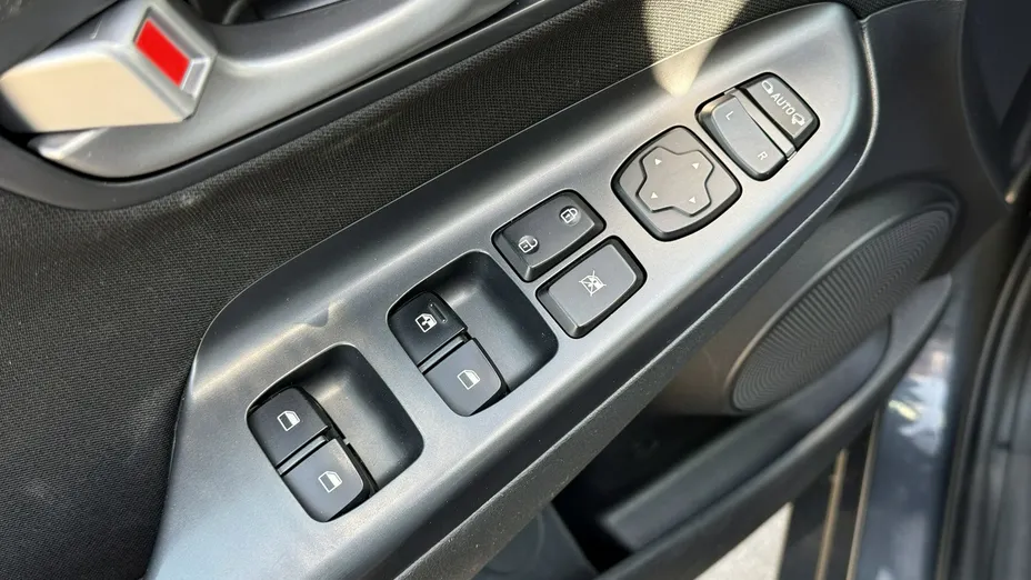 HYUNDAI Kona -