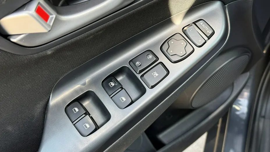 HYUNDAI Kona -