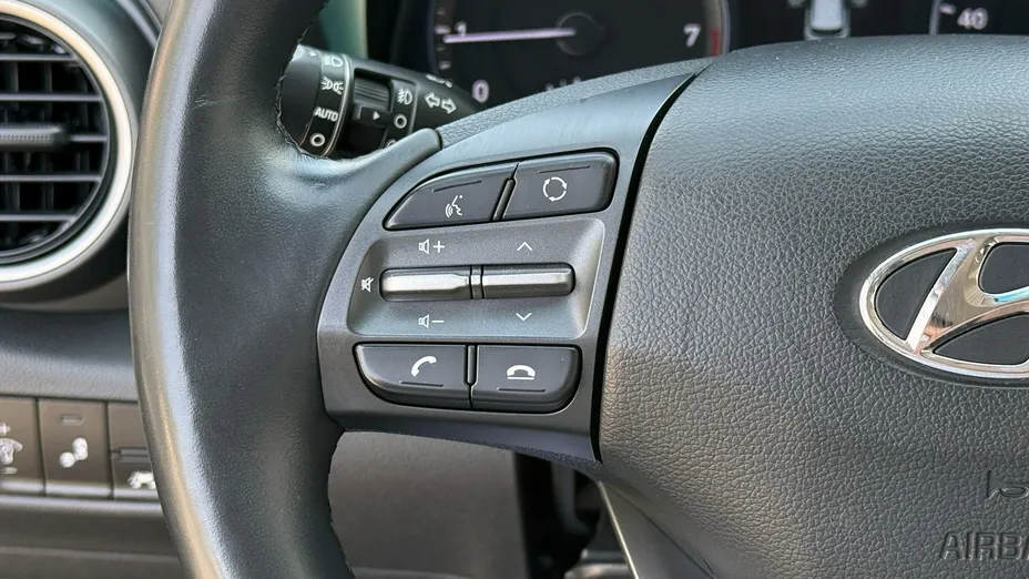 HYUNDAI Kona -