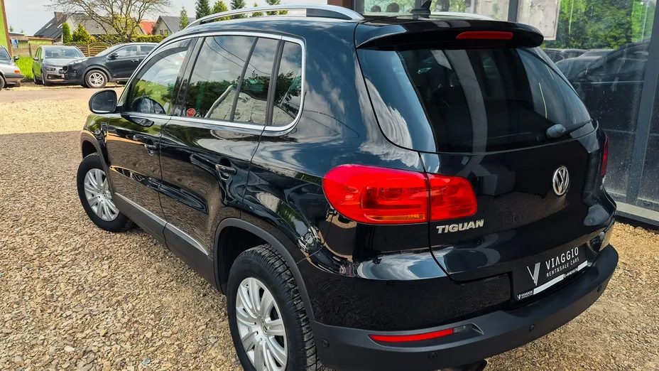 VOLKSWAGEN Tiguan -