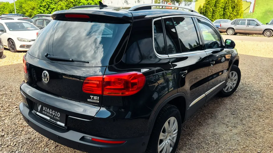 VOLKSWAGEN Tiguan -