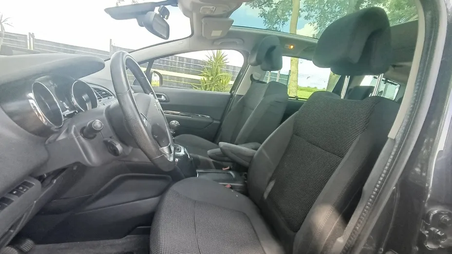 PEUGEOT 5008 -