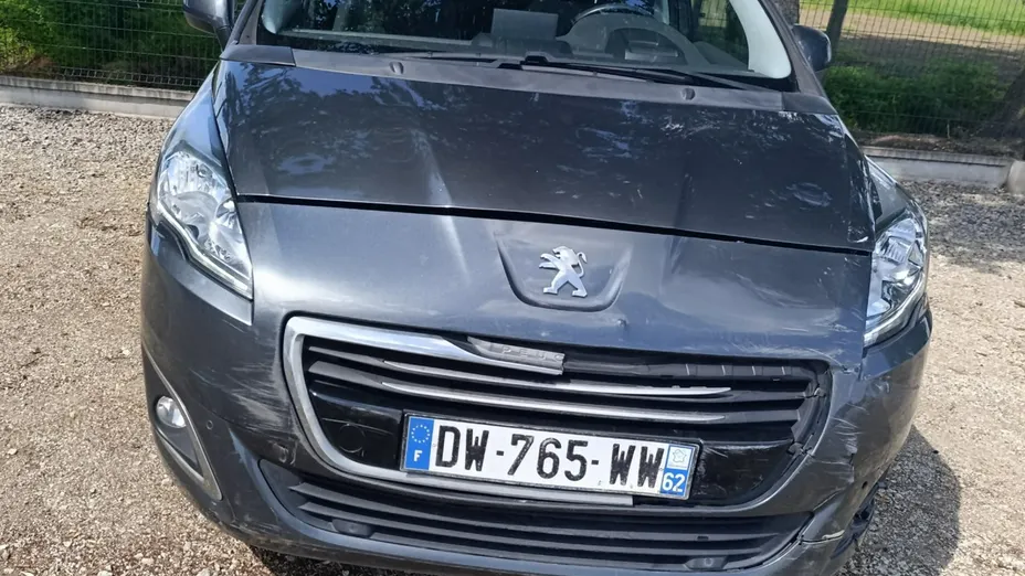 PEUGEOT 5008 -