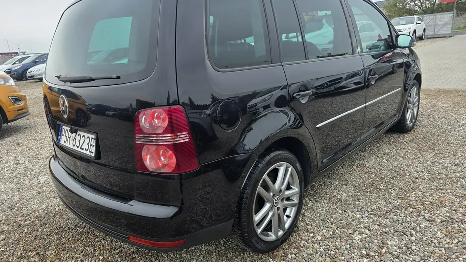 VOLKSWAGEN Touran -