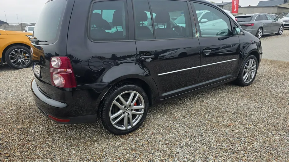 VOLKSWAGEN Touran -